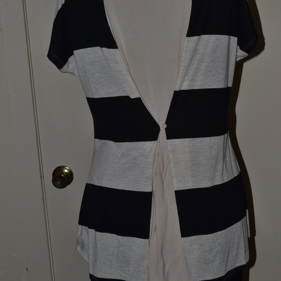 Ladies top - Picture 2 of 3